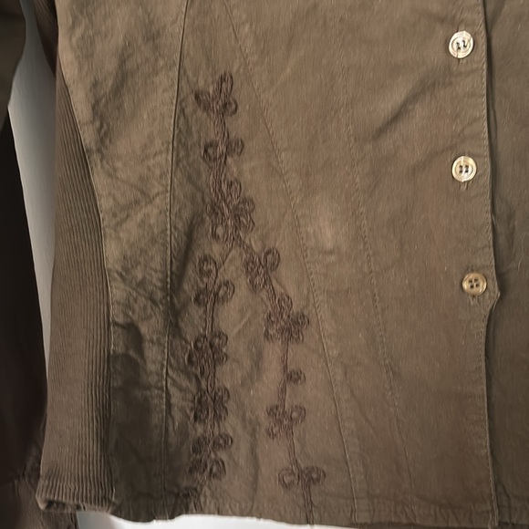 American South Side size Medium brown embroidered top - Picture 2 of 8